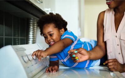 Quand et comment impliquer vos enfants dans les tâches ménagères : 9 idées d’activités ludiques pour les enfants de 2 à 12 ans